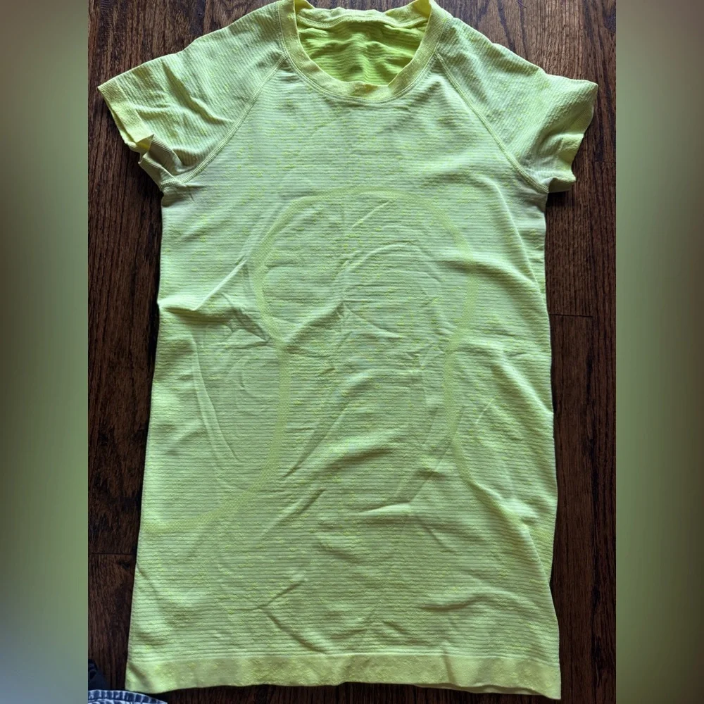 Lululemon Athletica Green Fitted Short Sleeve Tee - Picture 1 of 2